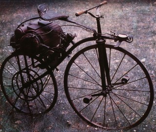 Велосипед с паровым двигателем конструкции Перро 1869 год